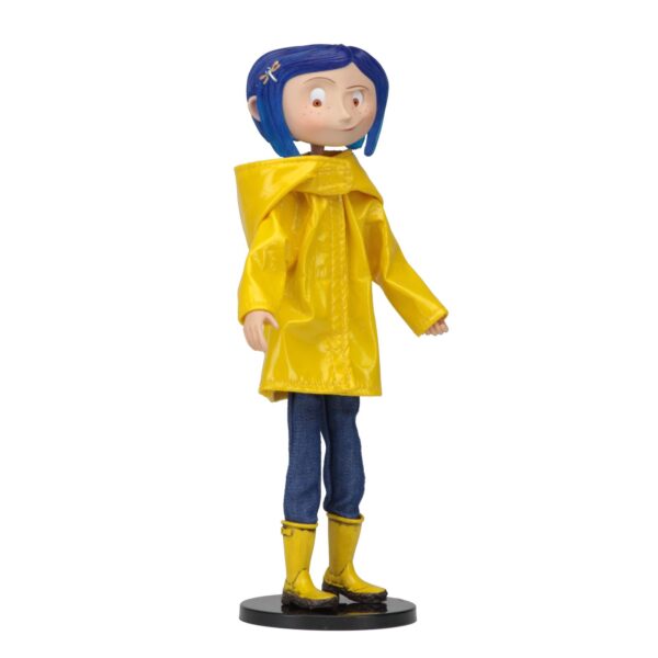 *SEPTIEMBRE 2025* Figura Neca CORALINE RAIN COAT version 18cm BENDY FASHION DOLL RE-RUN - Imagen 3