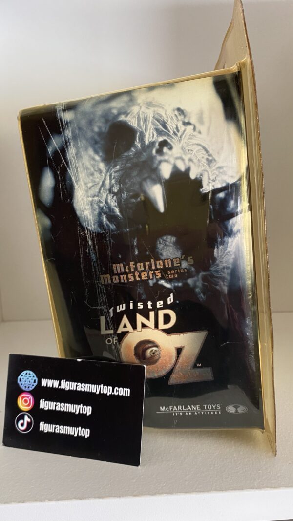 McFarlane Twisted land of OZ TOTO - Imagen 3